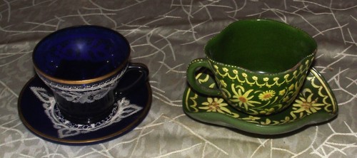Ancienne tasse sous - tasse, en