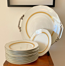Élégant Service à Dessert Vintage en Porcelaine – 1 Plat + 10 Assiettes?