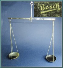 Balance suspendue en laiton du