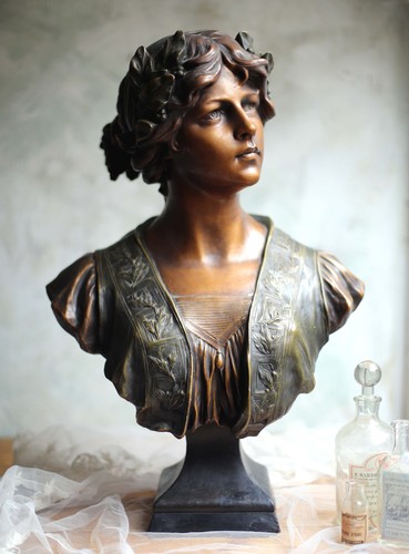 Art nouveau statue large - statue,