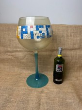 Verre géant publicitaire