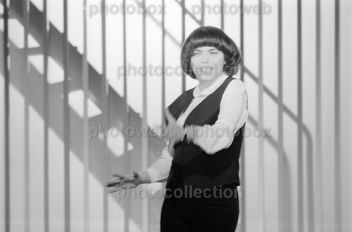 Mireille mathieu exclusive - *,