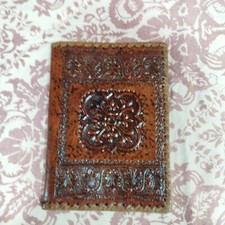 ancienne liseuse en cuir avec marque page en cuir - signée