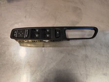 BOUTON LEVE VITRE AVANT GAUCHE