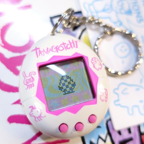 Tamagotchi gen english white - 2,