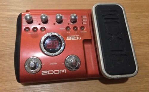 Zoom bass effects pedal - zoom,