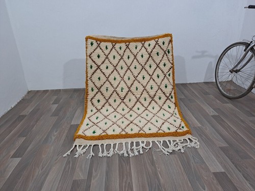 Costume tapis blanc marocain