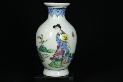 Vintage small vase - nice, colors