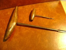 ANCIENNE  Tarière gouge mèche 5mm +petit pointeau , Menuisier  Manches Chêne