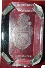 superbe presse papier en BACCARAT 17° groupement de Gendarmerie Mobile
