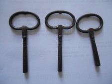 clé clef  XIXe fer forgé de pendule horloge  ref 1 carré de 3 mm