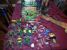 Teenage Mutant Ninja Turtles 12 Figures With Accessories and Collector's Case