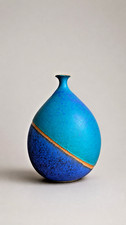 Joli Vase « signé KK » bleu