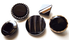 5 Boutons anciens, Verre lustré noir et argent  ou or 12 à 22 mm