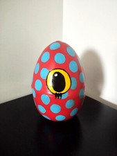 Sculpture, statue, oeuf, oeil, moderne, contemporain, pop art, pois, rouge, bleu