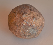 Ancien boulet de canon ou