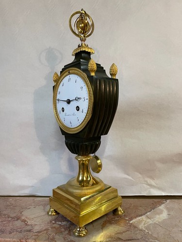 Pendule vase ecusson - vase, "