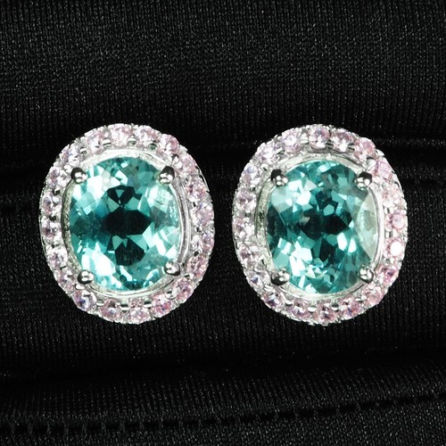 Boucles oreilles faites - faites, à