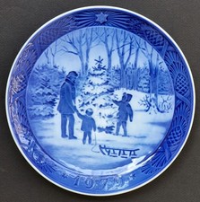ASSIETTE DE COLLECTION ROYAL COPENHAGEN décor NOEL 1979 CHOOSING CHRISTMAS TREE