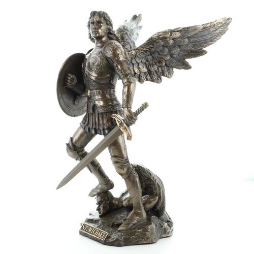 Statue saint michel contre - de,