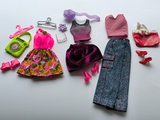 Barbie Lot de vêtements et