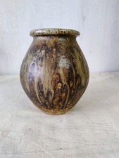 Vase en grés signé.