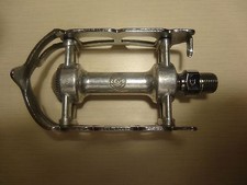 Vélo de course route droit