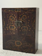 Coffre antique en laque noire