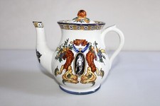 Petite théière en faïence de Gien, décor Renaissance Italien fond blanc, h 13cm