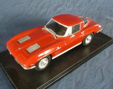 Voiture miniature au 1/24