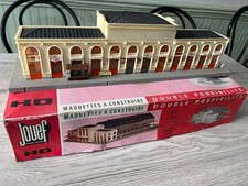 Grande gare et deux verrière