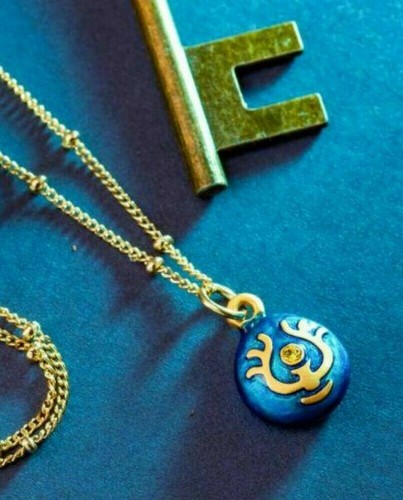 Collier pendentif castle - castle, in
