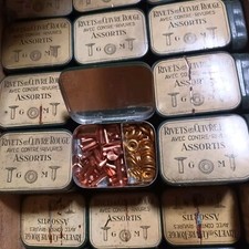 Boite Rivet Vintage  métal (Pleine Neuve De Stock rivets cuivre rouge 