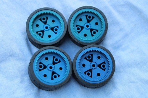Quatre anciennes roues meccano - quatre,