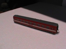 voiture voyageurs HO JOUEF/VOIT UIC ROUGE/MARQUE CAPITOLE/ OCCASION