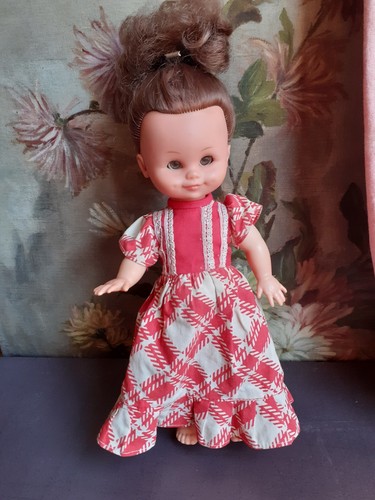 Ancienne jolie petite - , poupée
