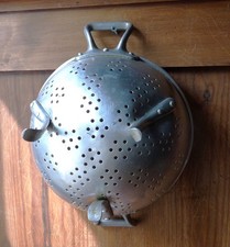 Passoire Égouttoir ancien