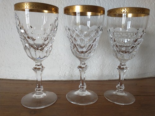 Bel ensemble verres à - de,