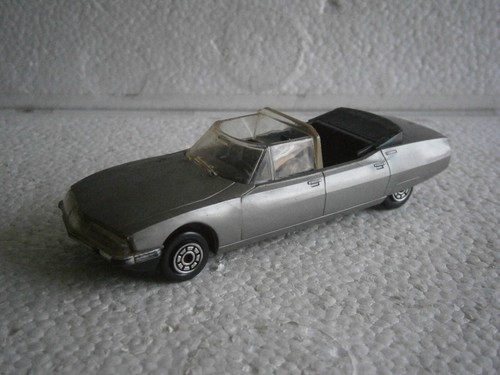 Ancienne voiture plastique - ancienne,
