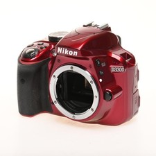 Nikon D3300 (rouge) environ 8 000 exemplaires Caméra