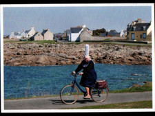 ST-GUENOLE BENODET (29) FEMME BIGOUDENE aux VILLAS / BISCUITERIE François GARREC
