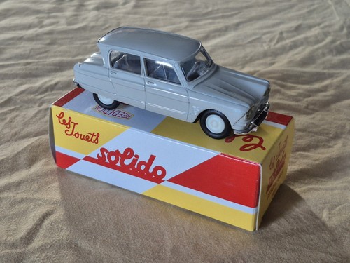 Voiture miniature citroën ami - voiture,