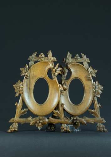 Ancien cadre bois sculpté