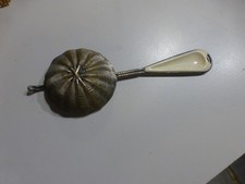 ancienne passoire à thé en