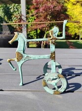 Sculpture vintage étrusque/Déesse Grecque Athéna sur son char. Bronze antique