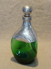 Bouteille en verre vert et étain martelé  flacon  carafe  Vintage 70s   ht 25 cm