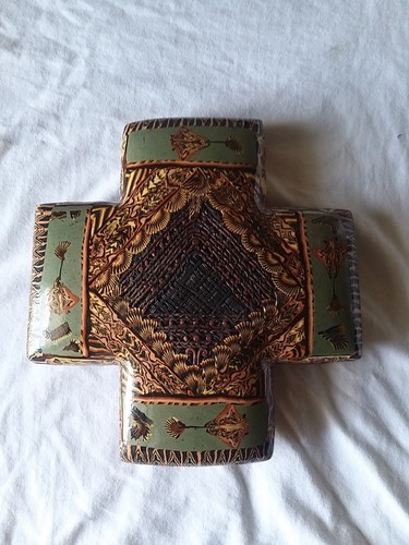 Rare croix céramique - rare, signée
