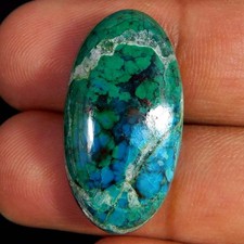 19.05Cts. Cabochon ovale vert