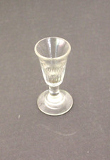 Petit verre à liqueur ancien