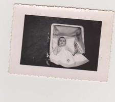 PHOTO ANCIENNE BEBE dans son